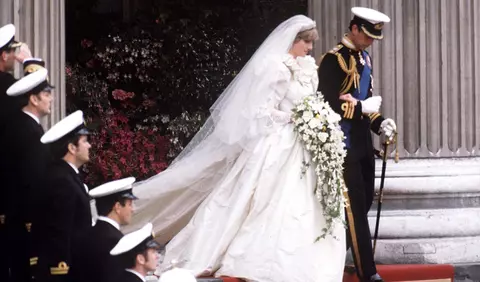 Cum arată a doua rochie de mireasă purtată de Prințesa Diana. Este roz și foarte chic