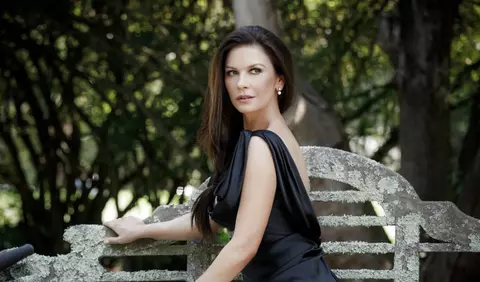 Catherine Zeta-Jones, imagini spectaculoase în costum de baie