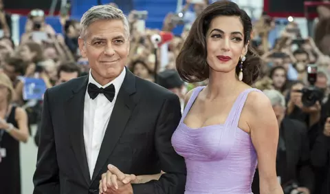 Amal Clooney, apariție rară pe covorul roșu alături de soțul ei