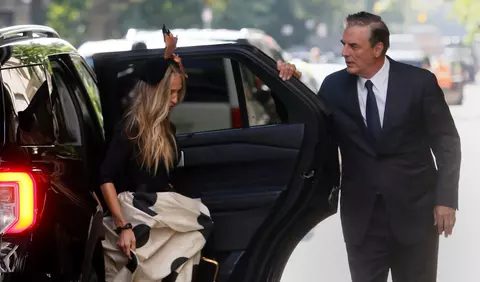 Locul inedit în care Sarah Jessica Parker și Chris Noth au fost fotografiați filmând noul Sex and The City