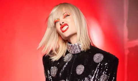 Cum reacționează Delia la criticile din online?