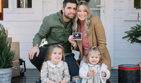 Imagine adorabilă cu Laura Cosoi, însărcinată pentru a treia oară, alături de fetițele ei