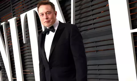 Elon Musk și noua sa iubită, Natasha Bassett, vacanță romantică în Saint-Tropez 
