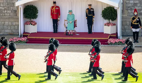 Un bărbat deghizat în preot a reușit să pătrundă în Castelul Windsor unde locuiește Regina Elisabeta a II-a