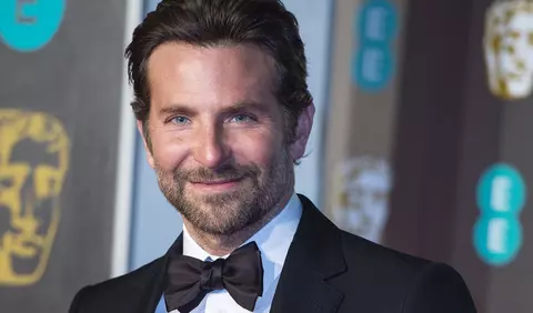 Bradley Cooper și Matt Bomer, surprinși în timp ce se sărută pe platoul de filmare al peliculei "Maestro"