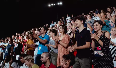 3 alumni Ideo Ideis despre ce a făcut festivalul pentru ei (și pentru alți adolescenți pasionați de teatru)