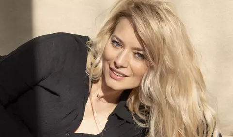 Cum arată Laura Cosoi în costum de baie, la două luni după ce a născut cel de-al treilea copil
