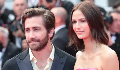 Jake Gyllenhaal și iubita sa, Jeanne Cadieu, surprinși în ipostaze tandre în New York