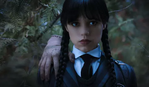 Jenna Ortega, schimbare radicală de look. Actrița din serialul Wednesday a surprins cu o apariție inedită