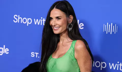 Demi Moore, apariție inedită în vacanța de vis din Grecia