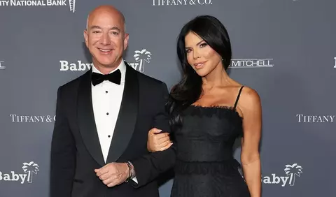 Jeff Bezos și logodnica sa, Lauren Sanchez, surprinși în ipostaze pasionale în Italia