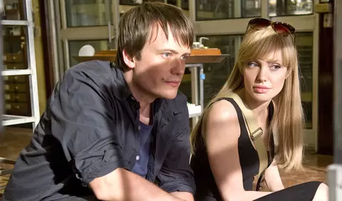 4 zodii care vorbesc deseori despre trecutul lor