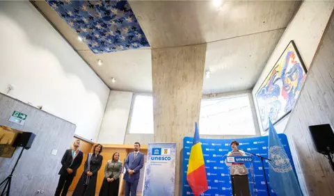 O lucrare de Mircea Cantor, dăruită de România către UNESCO, la 65 de ani de la aderarea țării