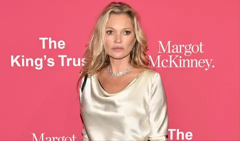 Supermodelul Kate Moss, surprinsă în ipostaze romantice cu nepotul lui Bob Marley, mai tânăr cu 23 de ani decât ea