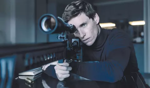 ELLE EXCLUSIV: Eddie Redmayne, în pielea Șacalului