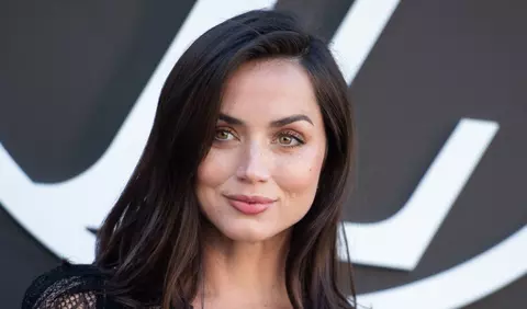 Ana De Armas, surprinsă în ipostaze romantice alături de noul său iubit. Cine este bărbatul din viața actriței