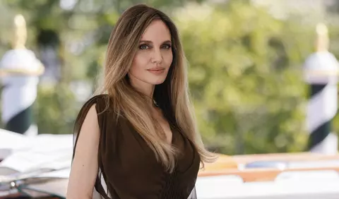 Adevăratul motiv pentru care Angelina Jolie a apărut pe covorul roșu alături de fiul ei, Knox. Ce au dezvăluit apropiații actriței