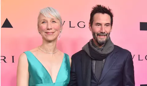 Keanu Reeves și iubita sa, Alexandra Grant, apariție rară pe covorul roșu. În ce ipostaze romantice au fost surprinși