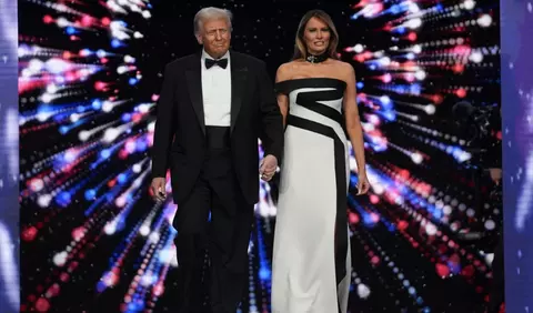 Aparițiile Melaniei Trump la evenimentele de învestire ale lui Donald Trump, puse la îndoială. Detaliul regăsit în rochia de bal a Primei Doamne