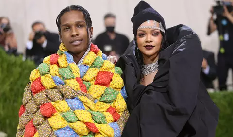 Rihanna, alături de A$AP Rocky în instanță. Ce acuzații grave i se aduc rapperului, care riscă 24 de ani de închisoare