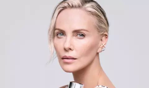 Charlize Theron a fost DesemnatĂ Noua Ambasadoare Dior Capture, Gama iconicĂ de îngrijire a Pieiii, reinventatatĂ în acest an
