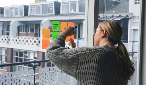 Tot mai mulți candidați aplică pentru un nou loc de muncă. Numărul mediu de aplicări / job a ajuns la 45,4, în creștere cu 15% față de anul trecut