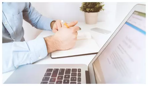 Retailul, construcțiile, transporturile, serviciile, industria alimentară și producția sunt domeniile care angajează cei mai mulți specialiști și manageri în această perioadă.