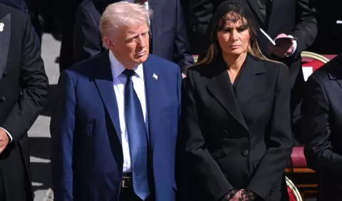 Ce i-a spus Melania Trump soțului ei, Donald Trump, la înmormântarea Papei Francisc. Prima Doamnă a prevenit o situație stânjenitoare