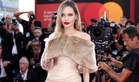 Angelina Jolie, apariție rară pentru a-l susține pe fiul său, Knox. Adolescentul a câștigat o competiție sportivă chiar de ziua sa de naștere