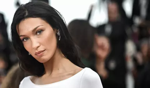 Bella Hadid și-a îngrijorat fanii cu imagini din spital: "Vă iubesc, dragilor”