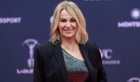 Nadia Comăneci, omagiată cu o pictură murală din Onești. Sportiva, profund impresionată: "O celebrare a colegilor mei de echipă și a sportului"