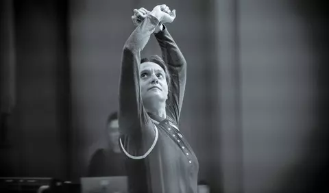 Turneul Acting Out ajunge la București pe 12 noiembrie: Katia Pascariu, în rolul Estherei Magyar-Gonda, deschide dialogul despre corp, memorie și vulnerabilitate