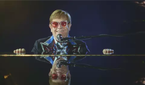 Niciodată prea târziu pentru Elton John. Un interviu cu R.J. Cutler, regizorul documentarului care surprinde retragerea unei legende