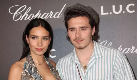 Hana Cross, fosta iubită a lui Brooklyn, ar fi fost descurajată să vorbească despre anul petrecut alături de familia Beckham