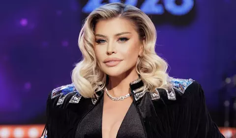 În ce destinație a plecat Loredana Groza după moartea tatălui ei. Cine o însoțește pe artistă