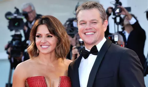 Matt Damon, însoțit de fiicele sale și de soția sa, Luciana, într-un moment rar pe covorul roșu, la premiera filmului The Rip
