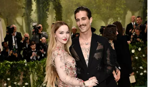 Fostul solist al trupei Måneskin, Damiano David, și artista Dove Cameron s-au logodit. Primele imagini cu inelul cu diamante