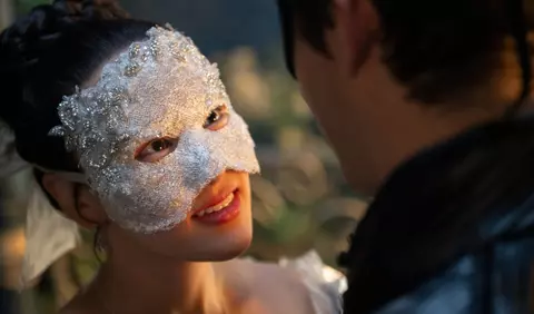 EXCLUSIV: De vorbă cu Yerin Ha și Luke Thompson, protagoniști în sezonul 4 din Bridgerton