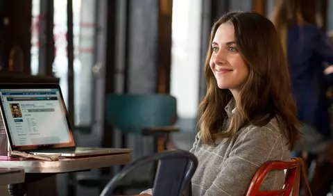 La începutul unei povești romantice îți place mult să comunici online? Ce spune asta despre tine