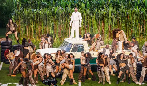 Bad Bunny la Super Bowl: muzică și mesaj, pâine și circ