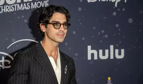 Joe Jonas, surprins într-o ipostază romantică alături de noua lui parteneră, Tatiana Gabriela