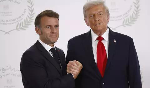 Donald Trump, ironii la adresa lui Emmanuel Macron cu privire la momentul tensionat din avion cu soția lui. Ce replică i-a dat președintele francez