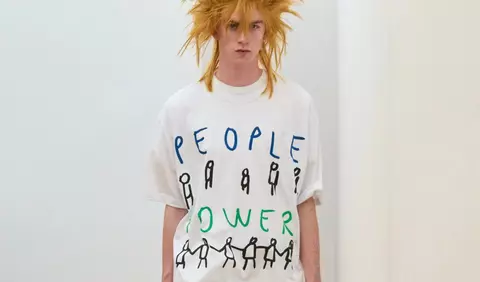 Dan Perjovschi x Comme des Garçons: expoziția care aduce la București dialogul dintre artă și modă