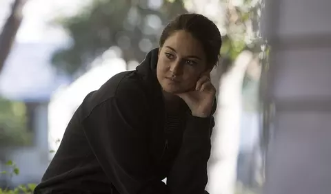 Te simți singură și petreci foarte mult timp pe telefon? Cum asta adâncește și mai mult trăirile negative