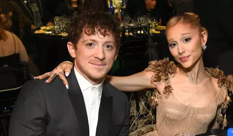 Ariana Grande și Ethan Slater s-au despărțit după trei ani de relație. Ce au dezvăluit cei apropiați