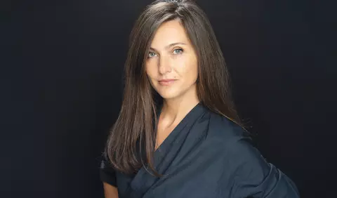 ELLE INTERVIU: Cum pune în scenă Eliza Yokina lumile lui Ștefan Câlția