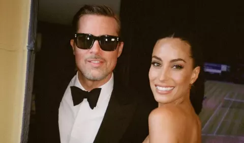 Brad Pitt și Ines de Ramon, surprinși în ipostaze tandre la Cupa Mondială 2026. Cei doi au urmărit meciul alături de Penélope Cruz și Javier Bardem
