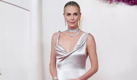 Charlize Theron, apariție îndrăzneață pe Instagram. Actrița a pozat topless înainte de premiera filmului The Odyssey