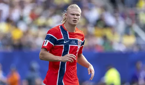 Imaginile care fac ocolul lumii. Alături de cine a apărut în vestiar Erling Haaland, liderul echipei de fotbal a Norvegiei, după meciul cu Brazilia