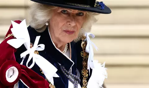 Regina Camilla s-a afișat cu o cunoscută transfobă, stârnind indignarea publicului